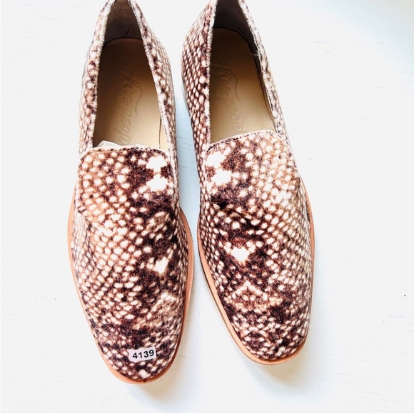 FREE PEOPLE Shoes 10 Snake Eyes Brown and White Velvet Platform Loafer 41 EU - Picture 3 of 12